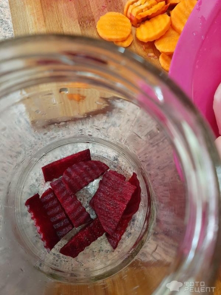 Рецепт: Капуста калираби - Со свеклой и морковью.