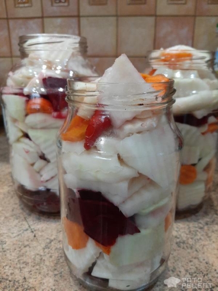 Рецепт: Капуста калираби - Со свеклой и морковью.