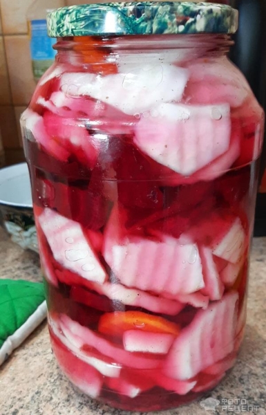 Рецепт: Капуста калираби - Со свеклой и морковью.