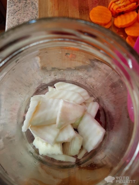 Рецепт: Капуста калираби - Со свеклой и морковью.