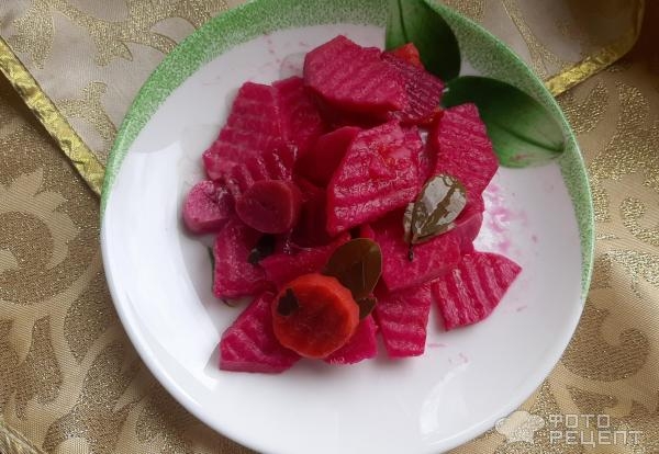 Рецепт: Капуста калираби - Со свеклой и морковью.