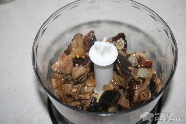 Рецепт: Капустные оладьи - под сливочно-грибным соусом Рецепт: Капустные оладьи - под сливочно-грибным соусом