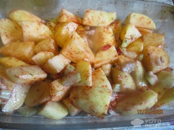 Рецепт: Картофель с фрикадельками в духовке - под соусом