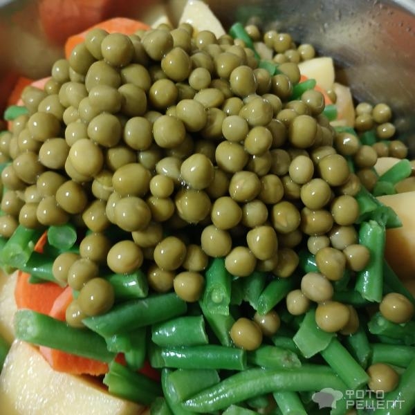 Рецепт: Картофель со стручковой фасолью - Тушёный картофель с зеленым горошком и стручковой фасолью.