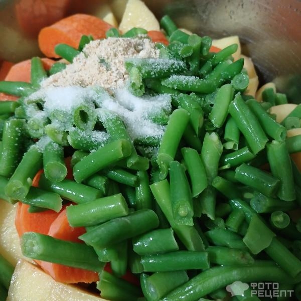 Рецепт: Картофель со стручковой фасолью - Тушёный картофель с зеленым горошком и стручковой фасолью.