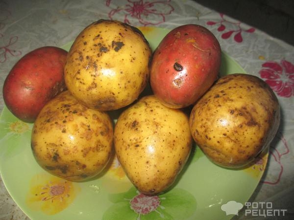 Рецепт: Картошка запеченная в беконе - с начинкой из сала с чесноком