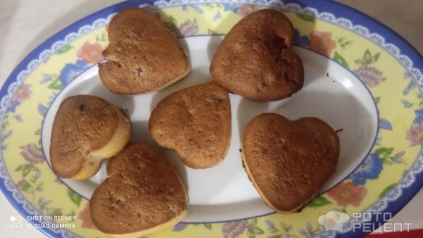 Рецепт: Кекс "Изюминка" из готовой смеси - С добавлением свежих ягод Рецепт: Кекс "Изюминка" из готовой смеси - С добавлением свежих ягод