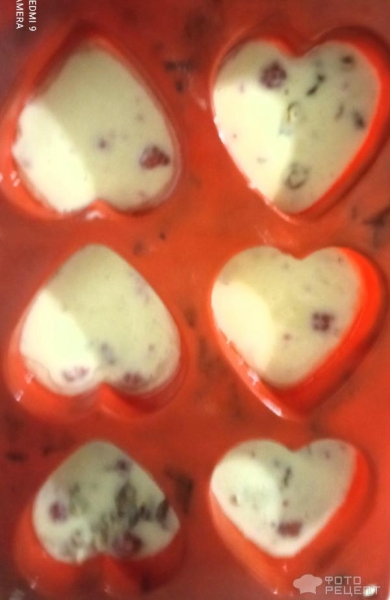 Рецепт: Кекс "Изюминка" из готовой смеси - С добавлением свежих ягод Рецепт: Кекс "Изюминка" из готовой смеси - С добавлением свежих ягод