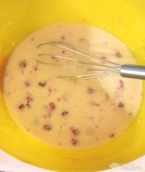 Рецепт: Кекс "Изюминка" из готовой смеси - С добавлением свежих ягод Рецепт: Кекс "Изюминка" из готовой смеси - С добавлением свежих ягод