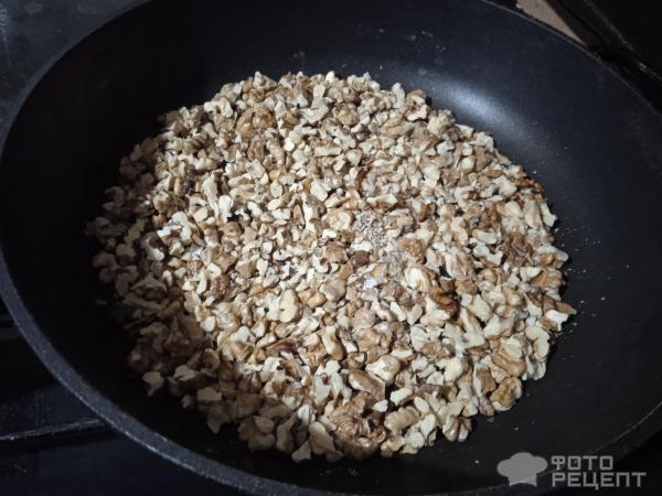 Рецепт: Киевский торт с грецкими орехами - с масляным кремом