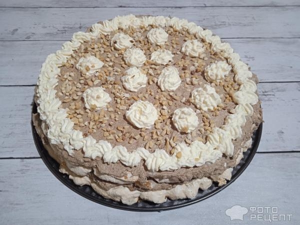 Рецепт: Киевский торт с грецкими орехами - с масляным кремом