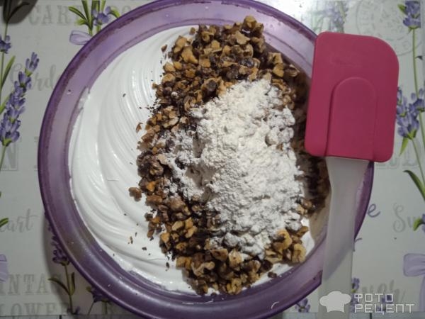 Рецепт: Киевский торт с грецкими орехами - с масляным кремом