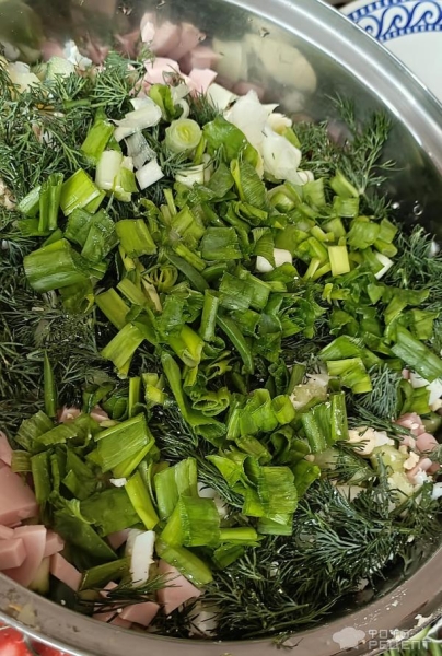 Рецепт: Классическая окрошка на квасе - с зеленью и редиской. Рецепт: Классическая окрошка на квасе - с зеленью и редиской.