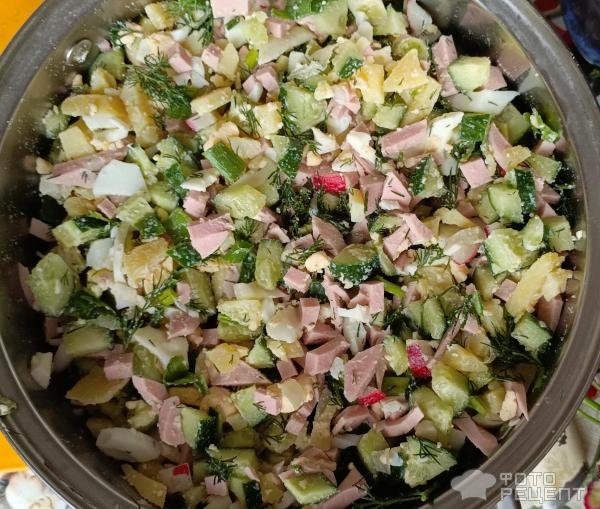 Рецепт: Классическая окрошка на квасе - с зеленью и редиской. Рецепт: Классическая окрошка на квасе - с зеленью и редиской.