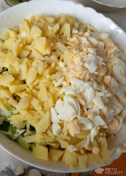 Рецепт: Классическая окрошка на квасе - с зеленью и редиской. Рецепт: Классическая окрошка на квасе - с зеленью и редиской.