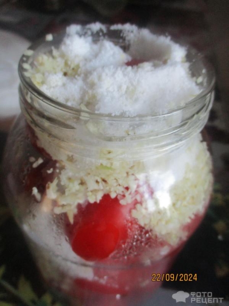 Рецепт: Консервированные помидоры "в снегу" - самый простой рецепт