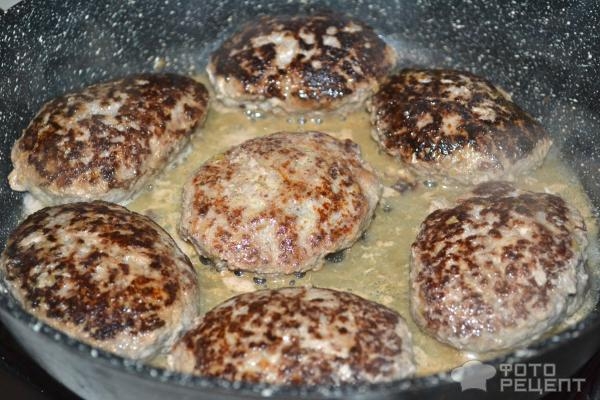 Рецепт: Котлеты "Мужской вариант" из говяже-свиного фарша - С луком и специями