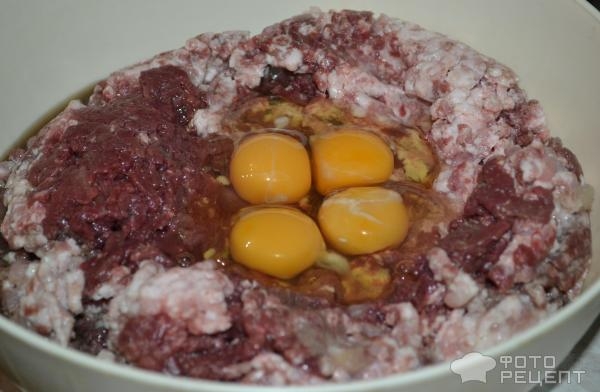 Рецепт: Котлеты "Мужской вариант" из говяже-свиного фарша - С луком и специями