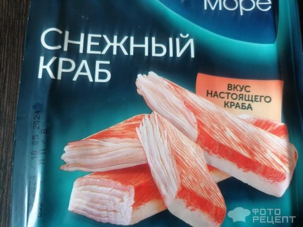 Рецепт: Крабовый салат по-новому - с кукурузой и огурцом