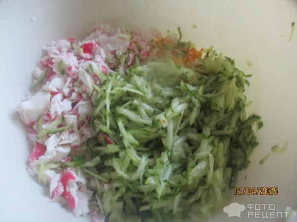 Рецепт: Крабовый салат - самый простой салатик Рецепт: Крабовый салат - самый простой салатик