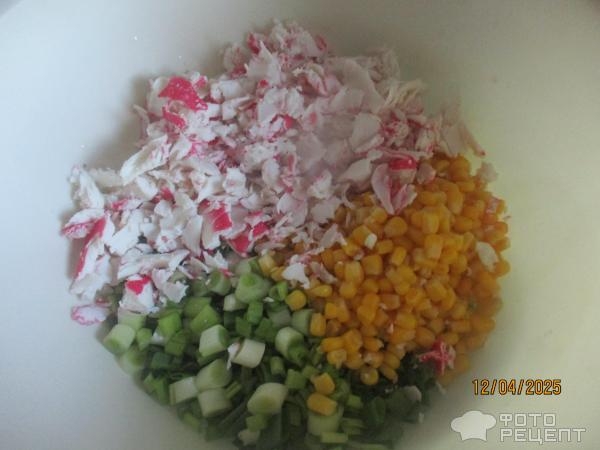 Рецепт: Крабовый салат - самый простой салатик Рецепт: Крабовый салат - самый простой салатик