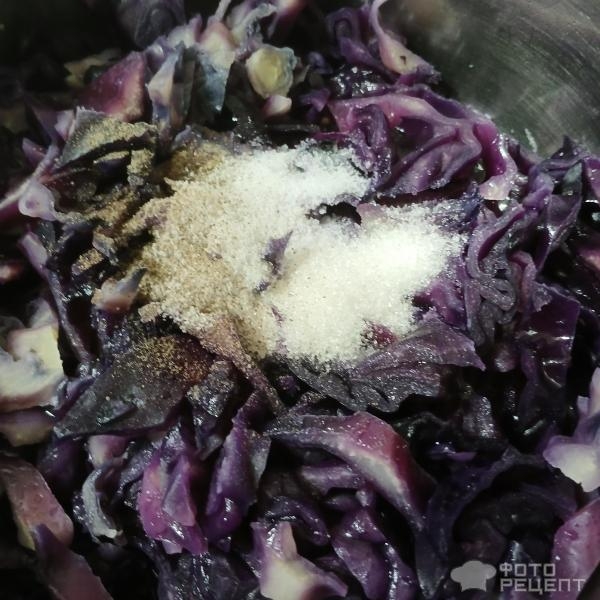 Рецепт: Краснокочанная капуста по-чешски - С краковской колбасой и яблоками, рецепты из красной капусты. Рецепт: Краснокочанная капуста по-чешски - С краковской колбасой и яблоками, рецепты из красной капусты.