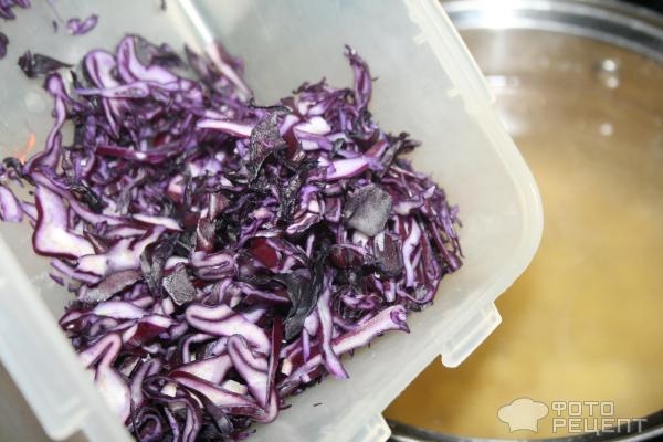 Рецепт: Красный суп - С краснокочанной капустой и заготовкой из свеклы