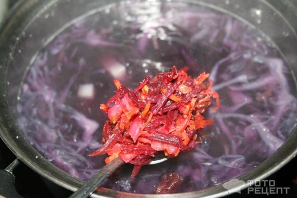 Рецепт: Красный суп - С краснокочанной капустой и заготовкой из свеклы