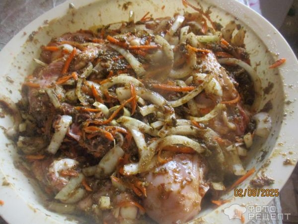 Рецепт: Курица тушеная в сливовом соусе и "русским" песто - в мультиварке-скороварке