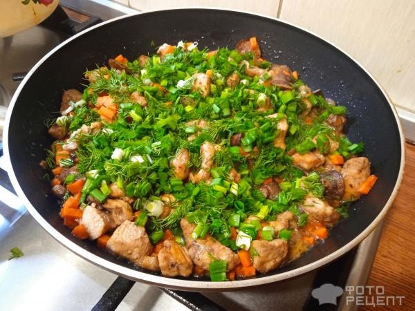 Рецепт: Куриное филе с лесными грибами в сливках - с маслятами