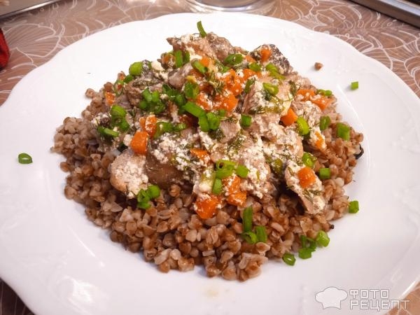 Рецепт: Куриное филе с лесными грибами в сливках - с маслятами