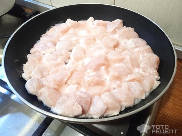 Рецепт: Куриное филе в соусе на сковороде - с кукурузой и болгарским перцем