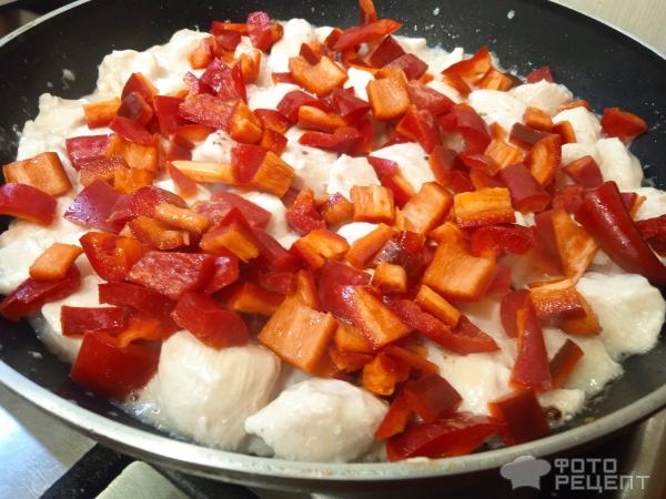 Рецепт: Куриное филе в соусе на сковороде - с кукурузой и болгарским перцем