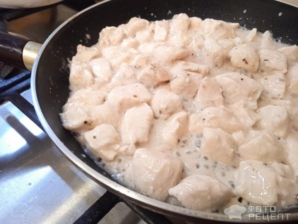 Рецепт: Куриное филе в соусе на сковороде - с кукурузой и болгарским перцем