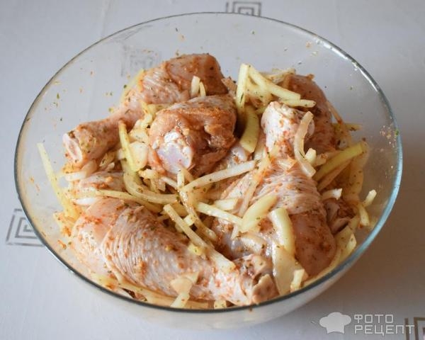 Рецепт: Куриные голени с грузинскими травами - запечённые в духовке