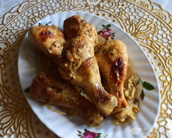 Рецепт: Куриные голени с грузинскими травами - запечённые в духовке