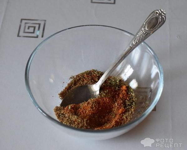 Рецепт: Куриные голени с грузинскими травами - запечённые в духовке