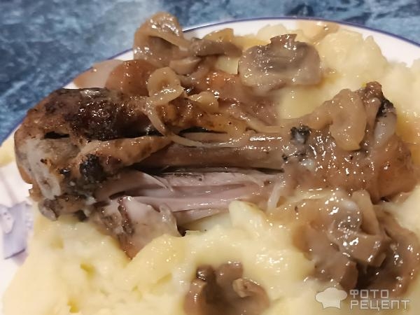 Рецепт: Куриные ножки тушеные под луком и грибами - Полезное блюдо Рецепт: Куриные ножки тушеные под луком и грибами - Полезное блюдо