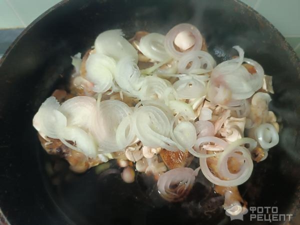 Рецепт: Куриные ножки тушеные под луком и грибами - Полезное блюдо Рецепт: Куриные ножки тушеные под луком и грибами - Полезное блюдо