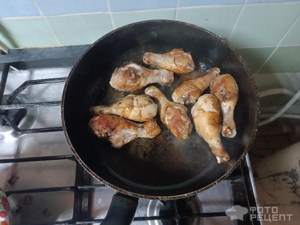 Рецепт: Куриные ножки тушеные под луком и грибами - Полезное блюдо Рецепт: Куриные ножки тушеные под луком и грибами - Полезное блюдо