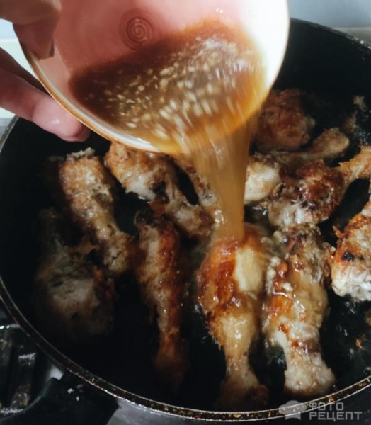 Рецепт: Куриные ножки в медово-соевом соусе - Обжаренные и тушённые Рецепт: Куриные ножки в медово-соевом соусе - Обжаренные и тушённые