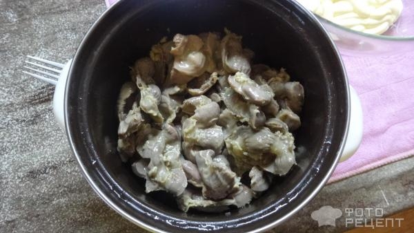 Рецепт: Куриные желудки в сметанно ореховом соусе - В нежном ореховом соусе.