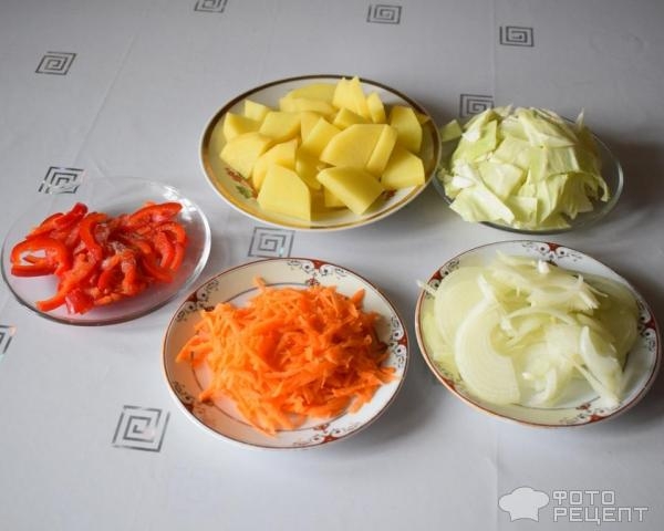 Рецепт: Куриный окорочок с овощами в горшочках - с копчёной паприкой