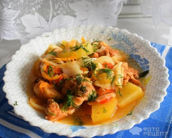 Рецепт: Куриный окорочок с овощами в горшочках - с копчёной паприкой