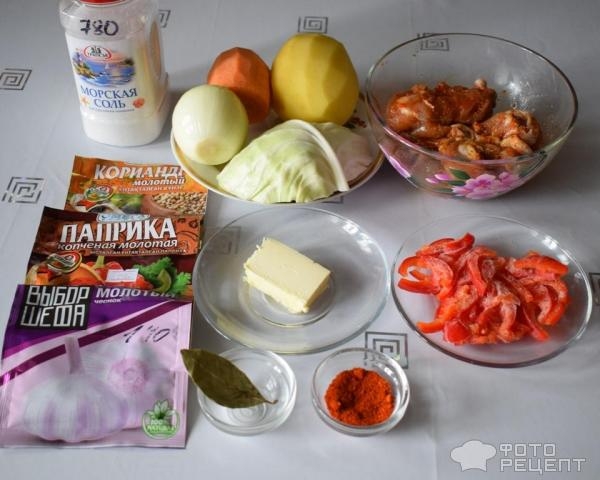 Рецепт: Куриный окорочок с овощами в горшочках - с копчёной паприкой