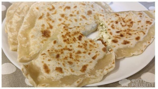 Рецепт: Кутабы с творогом и зеленью - и сыром