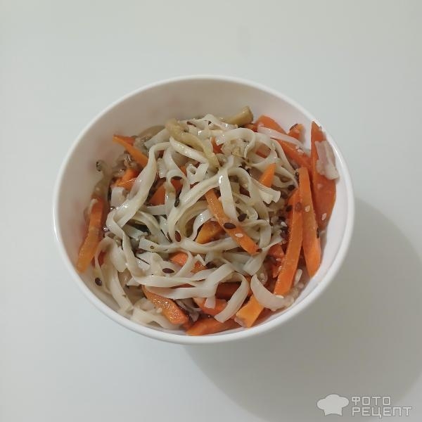 Рецепт: Лапша удон - Удон с баклажанами, морковью и кунжутом на сковороде. Ужин в азиатском стиле.