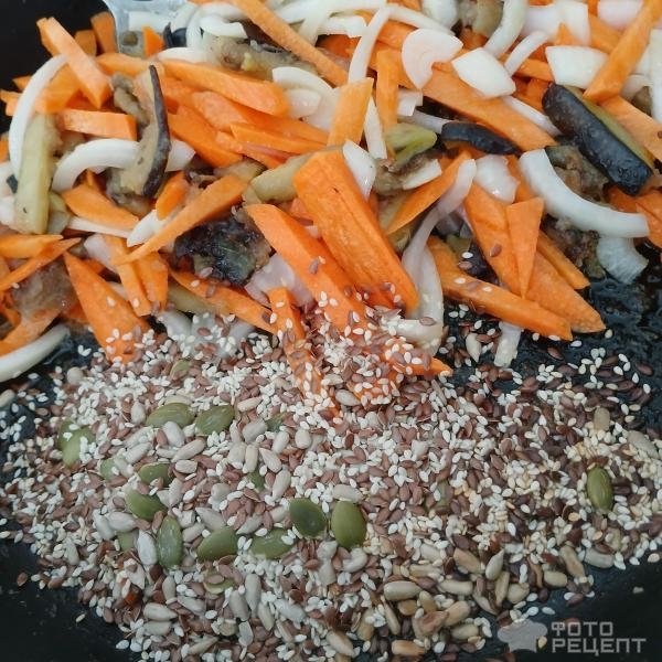 Рецепт: Лапша удон - Удон с баклажанами, морковью и кунжутом на сковороде. Ужин в азиатском стиле.