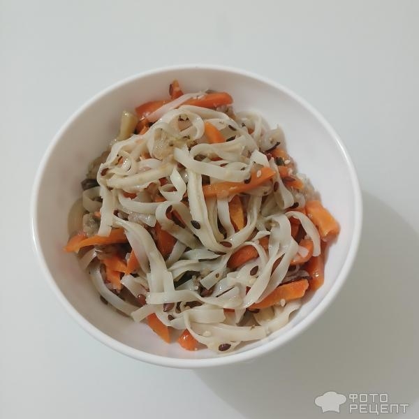 Рецепт: Лапша удон - Удон с баклажанами, морковью и кунжутом на сковороде. Ужин в азиатском стиле.