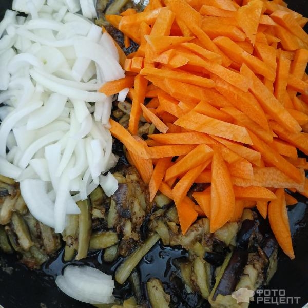 Рецепт: Лапша удон - Удон с баклажанами, морковью и кунжутом на сковороде. Ужин в азиатском стиле.